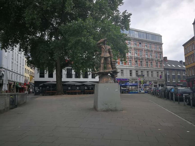 Reeperbahn Tour: Sex, Sin, Parties, and Crime - Ending at a Bar: How the Included Drink Fits the Route
