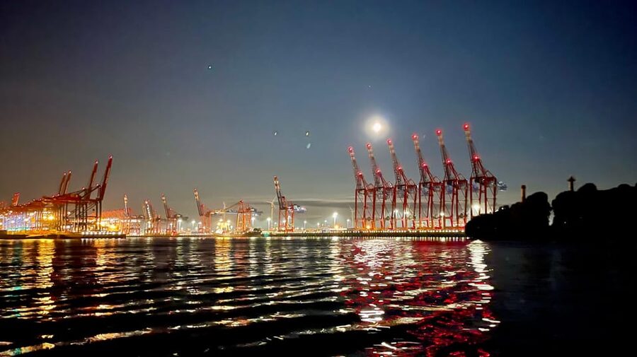 Sailing trip ''the Elbe by night", Hamburg/Elbe - Drinks onboard: what’s included and what isn’t