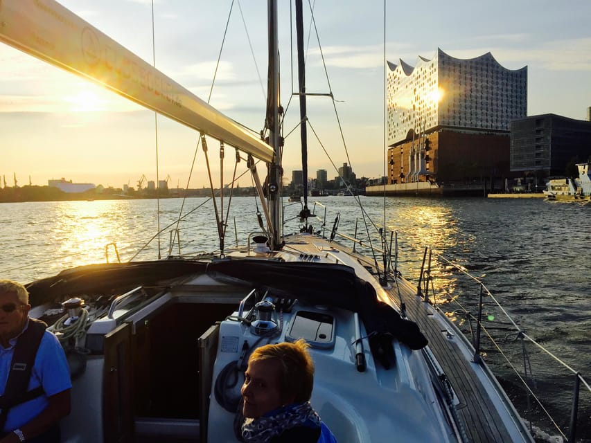 Sailing trip ''the Elbe by night", Hamburg/Elbe - Price and value: is $152 worth 4 hours?