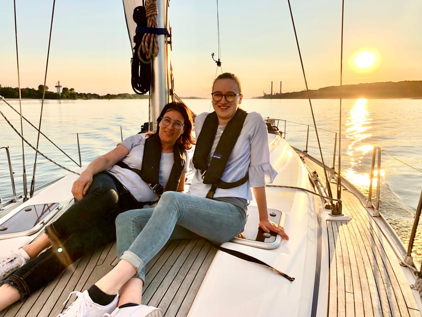 Sailing trip ''the Elbe by night", Hamburg/Elbe - Meeting point in Hamburg: how to avoid the usual confusion