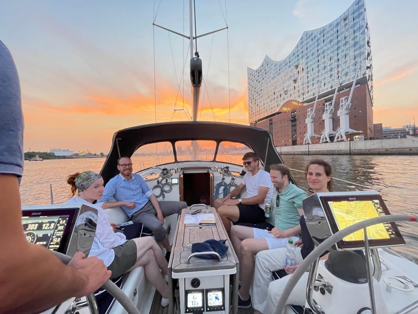Sailing trip ''the Elbe by night", Hamburg/Elbe - Weather reality: when night sailing stays fun