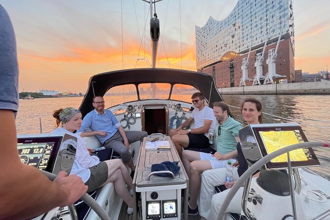 Sailingyacht-Event "Cruise in the City" - unique harbor tour! - Hamburg’s skyline looks better from a sailboat