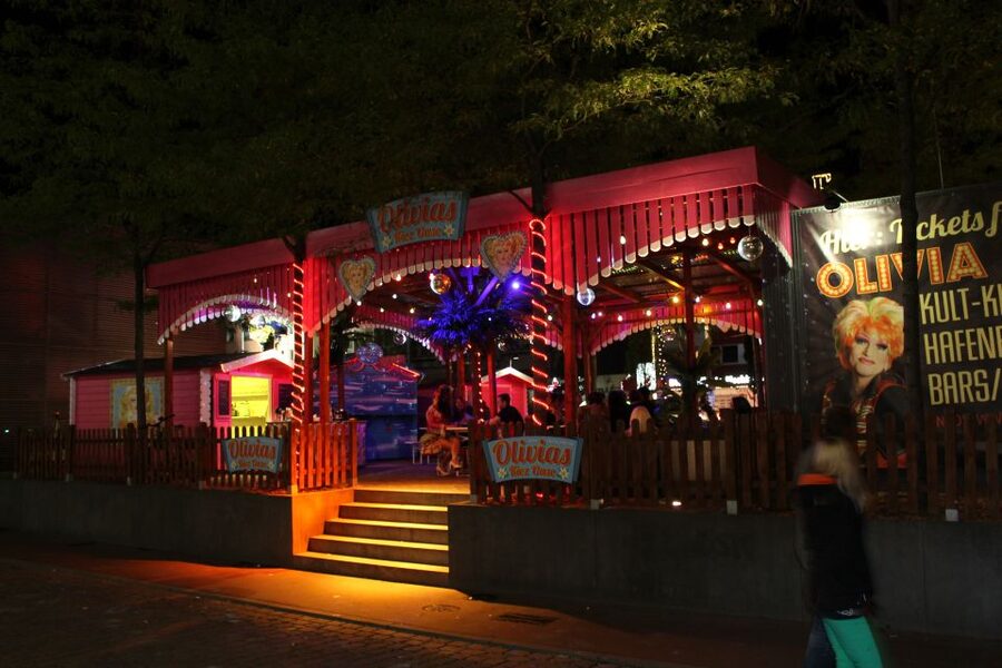 St. Pauli Nightlife Tour with Drag Queen in German - Olivia Jones’ Dollhouse: A Scene-Specific Stop