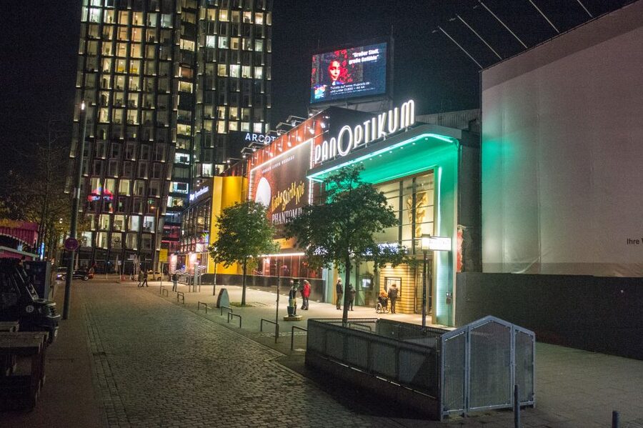 St. Pauli Nightlife Tour with Drag Queen in German - Who This Tour Fits Best