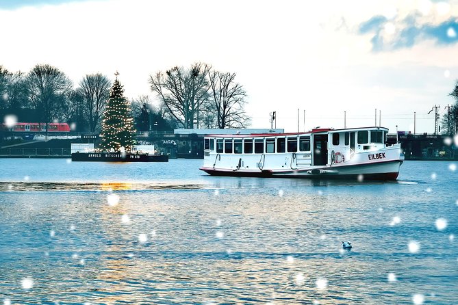 Winter Alster tour - A Cozy Hour on the Outer Alster in Winter Darkness